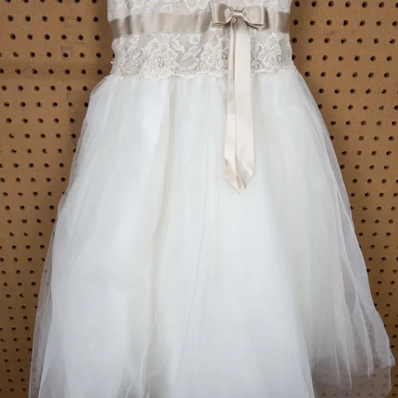 David's Bridal Flower Girl Elegant White and Cream Formal Dress Size 4 - Picture 2 of 9